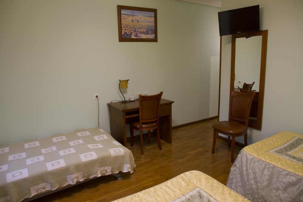 Hotel Los 14 Pravia Bagian luar foto