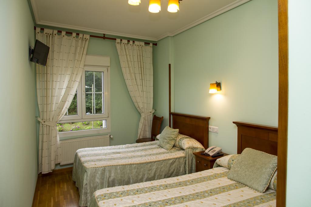 Hotel Los 14 Pravia Bagian luar foto