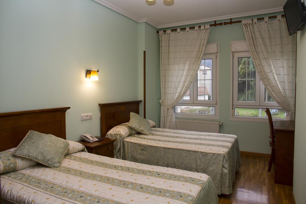 Hotel Los 14 Pravia Bagian luar foto