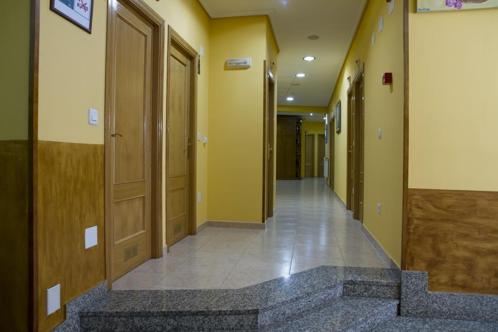 Hotel Los 14 Pravia Bagian luar foto