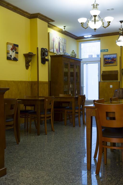 Hotel Los 14 Pravia Bagian luar foto