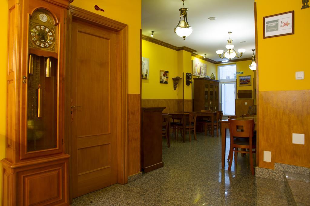 Hotel Los 14 Pravia Bagian luar foto