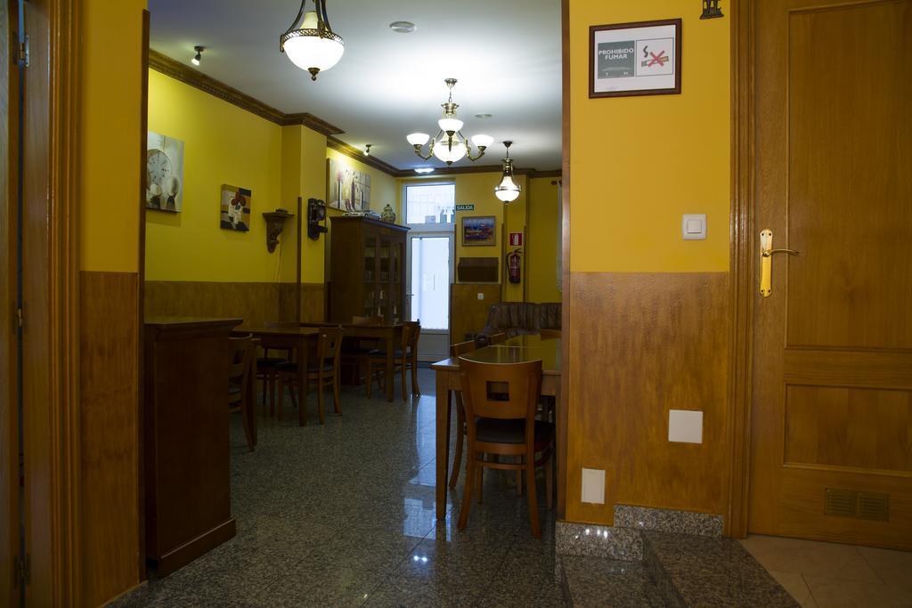 Hotel Los 14 Pravia Bagian luar foto