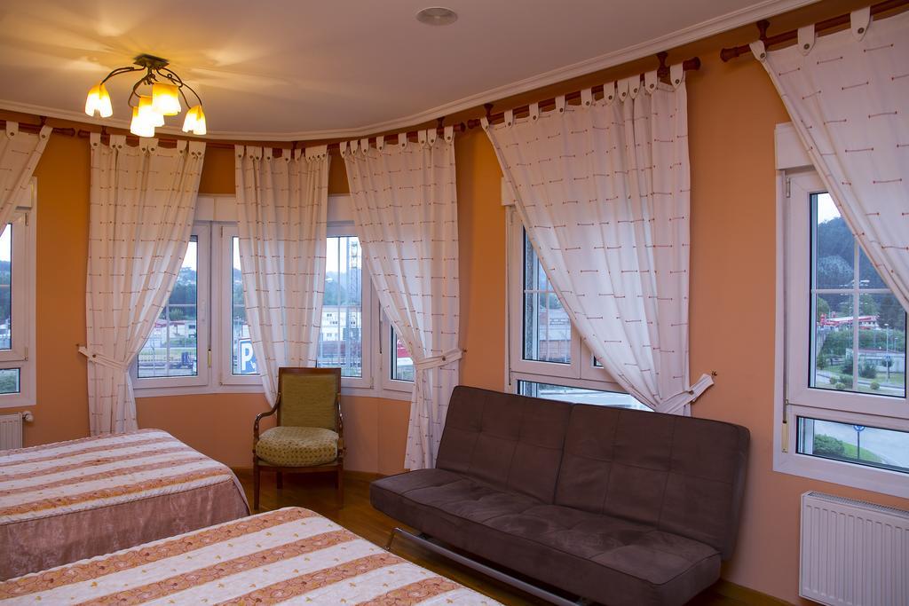 Hotel Los 14 Pravia Bagian luar foto