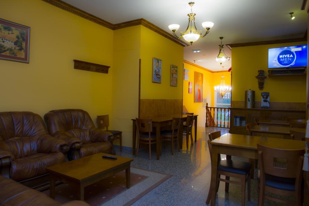 Hotel Los 14 Pravia Bagian luar foto