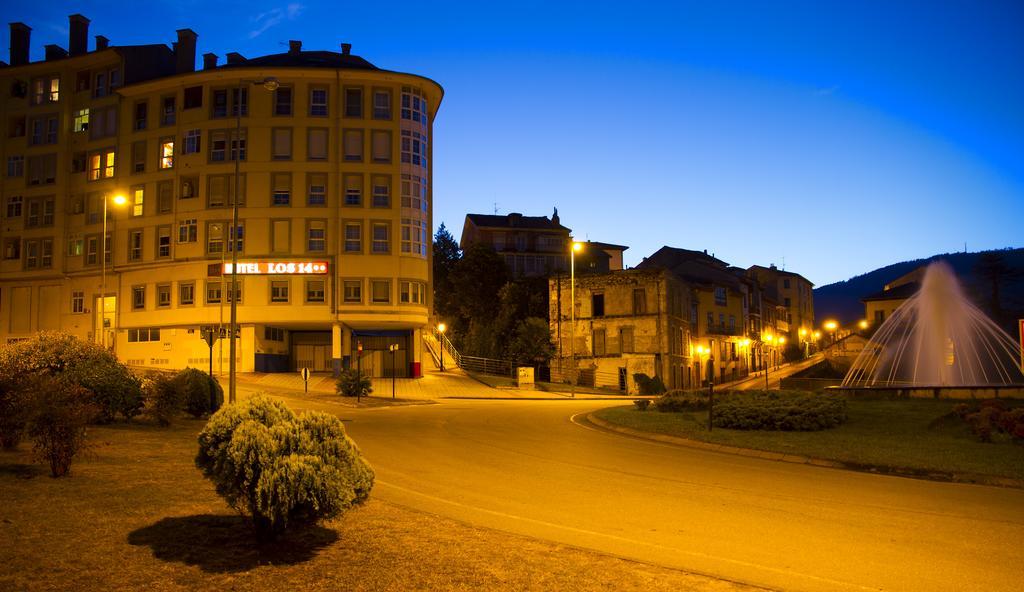 Hotel Los 14 Pravia Bagian luar foto